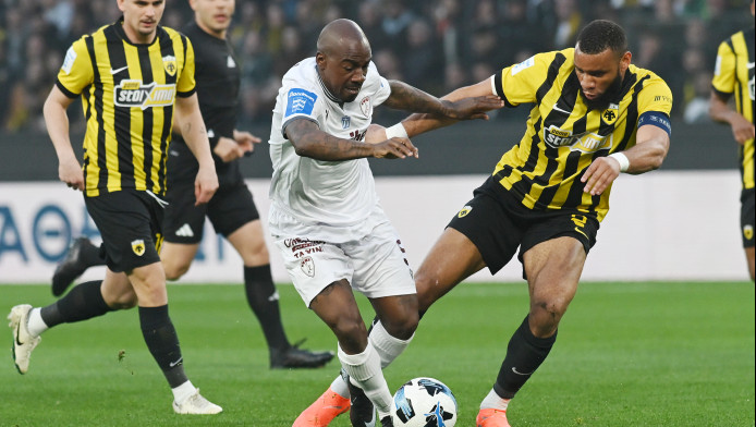 Το "κόλλησε" και χαιρέτησε στρατιωτικά ο Μουκουντί! Live: ΑΕΚ-ΑΕΛ 1-0