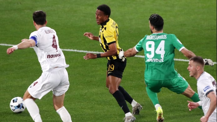 Το πέναλτι της ΑΕΚ που έγινε... βουτιά του Ελίασον από το VAR (ΒΙΝΤΕΟ)