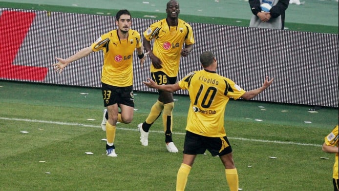 Η ΑΕΚ σκόρπισε τον Ολυμπιακό με 4-0 και έβαλε φωτιά στο πρωτάθλημα