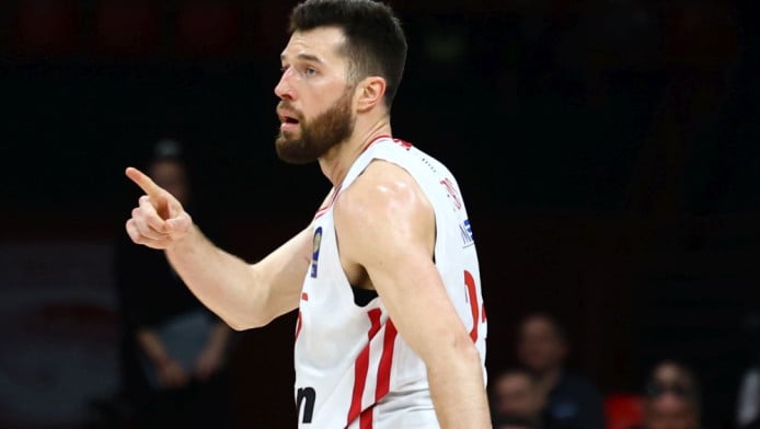 Αινιγματική δήλωση Πίτερς για το μέλλον του: «Όλοι ρίχνουν... βελάκια»