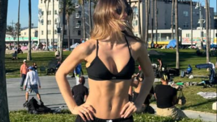 Βίντεο της Ανδριολάτου από παραλία του Λος Άντζελες - Δείτε τι κάνει!