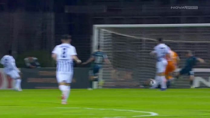 Ασύλληπτη χαμένη ευκαιρία του Μπάκου, χωρίς τερματοφύλακα (ΒΙΝΤΕΟ)