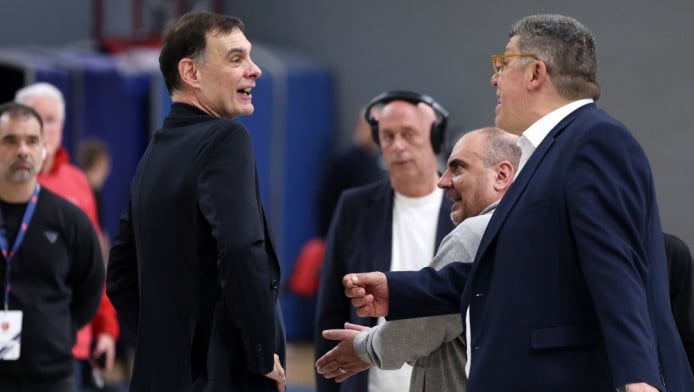 Ένταση Μπαρτζώκα με οπαδούς: "Δεν σέβονται τίποτα, μας βρίζουν συνέχεια" 