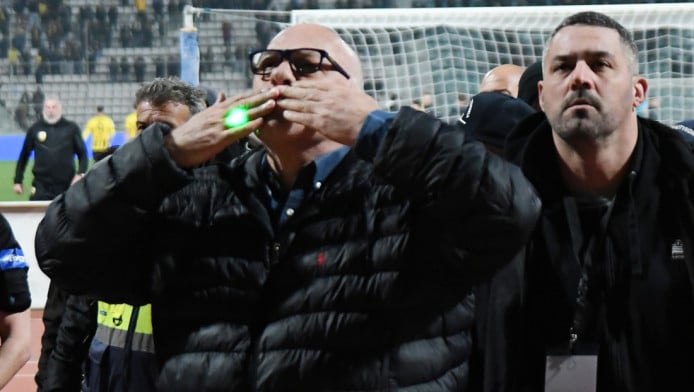 Ξεγελάστηκαν από Μπέο στην ΑΕΚ, κοιμήθηκαν με τους "χειρούργους διαιτητές"!