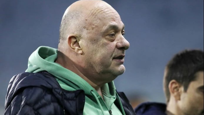 Έξαλλος ο Αχιλλέας Μπέος - "Ντου" σε κοινοτικό γραφείο (ΒΙΝΤΕΟ)