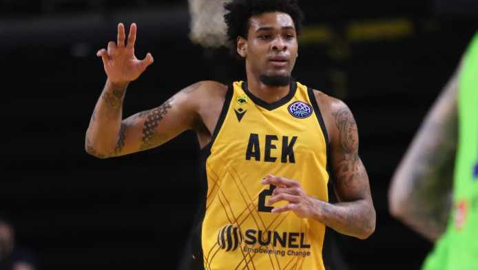 Σε πελάγη ευτυχίας ο Μπράουν! Ανανέωσε με ΑΕΚ και πετάει