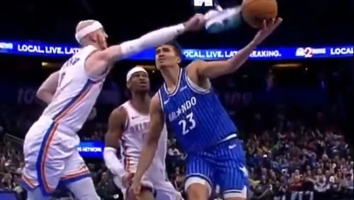 Απίθανη φάση: Άμυνα στο NBA με παπούτσι (ΒΙΝΤΕΟ)