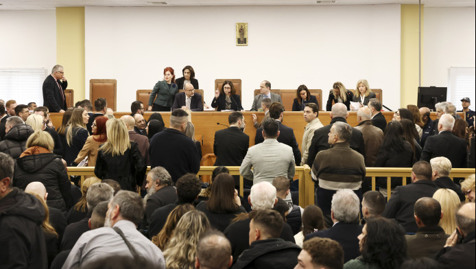 Δίκη Τεμπών: Αποκαλύψεις για την αίθουσα της ντροπής - Πού πήγαν τα λεφτά;