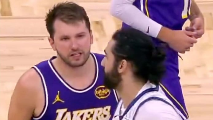 Ένταση στο NBA: Ντόντσιτς – Μπιτάτζε αντάλλαξαν βρισιές και τεχνικές ποινές