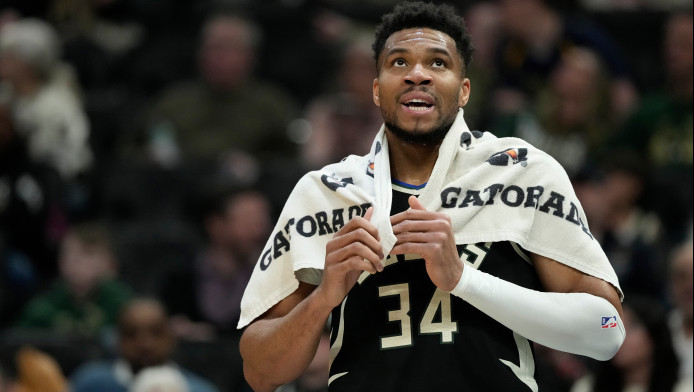 Καθησυχαστικός ο Γιάννης για τον τραυματισμό του στη νίκη των Μπακς 