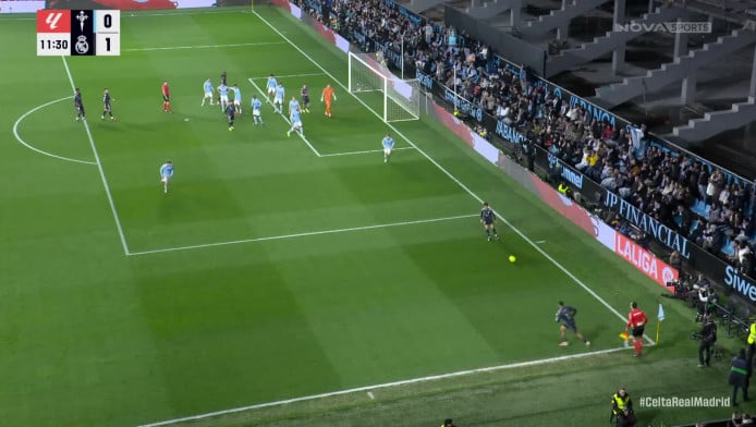 Τους κορόιδεψε: Ο Γκιουλέρ έκανε πως έδενε τα κορδόνια (ΒΙΝΤΕΟ)