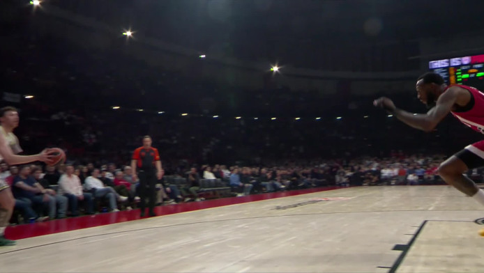 Η τάπα του Χολ ήταν magic moment (ΒΙΝΤΕΟ)