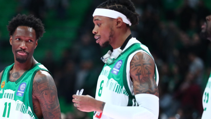 Μητέρα Χολμς: "Αντι-επαγγελματικός τρόπος - Δεν έχει συμβεί ποτέ στο NBA" 