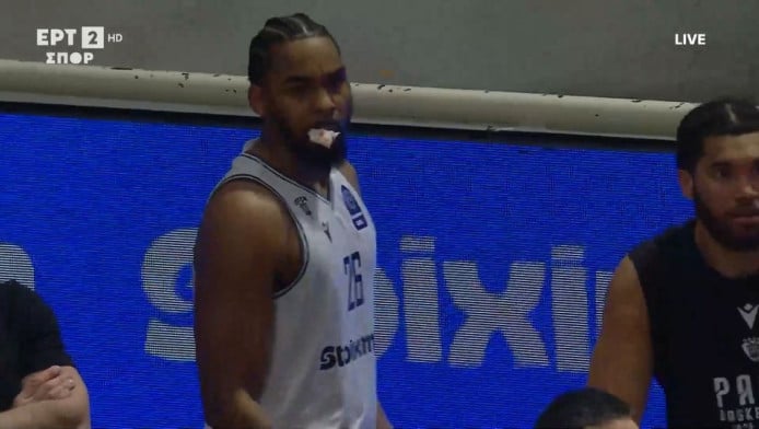 Απίστευτο: Χτύπησε στο τζάμπολ και μάτωσε ο Μουρ! (ΒΙΝΤΕΟ)