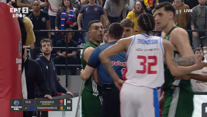 Έξαλλος ο Σλούκας - Σκληρό φάουλ του Τόμασον και... χαμός! (ΒΙΝΤΕΟ)