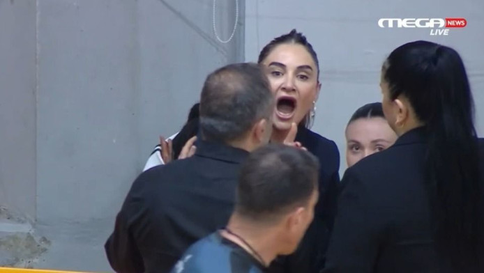 Η Ερντέμ πέταξε την πατερίτσα της και δέχθηκε τεχνική ποινή! (ΒΙΝΤΕΟ)