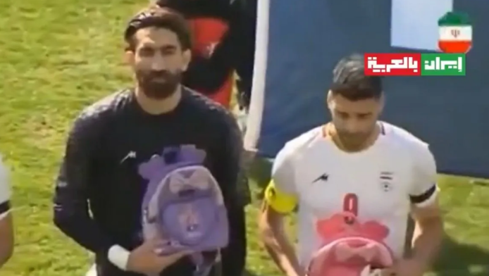 Συγκλονιστική στιγμή! Με σχολικές τσάντες οι παίκτες του Ιράν στο φιλικό