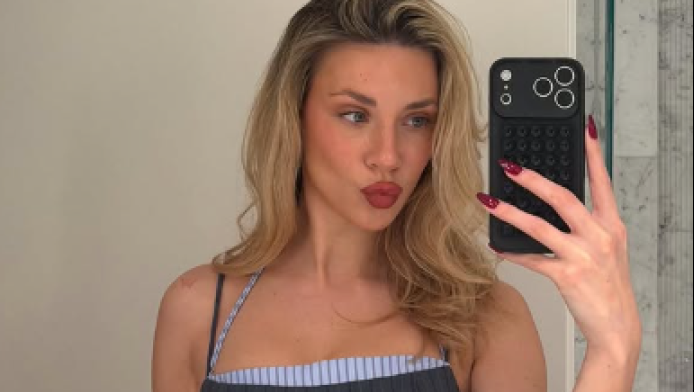 Πόζαρε αισθησιακά στον φακό του Μάστορα η Καληφώνη - Δείτε τις ΦΩΤΟ