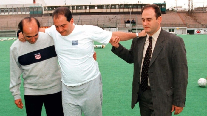 Όταν ο Καραμανλής πήγε να παίξει μπάλα στη Λεωφόρο και κατέληξε χειρουργείο