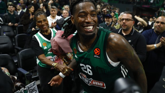 Σαν έτοιμος από καιρό! Η σπουδαία εμφάνιση Λεσόρ στην επιστροφή του (Vid)