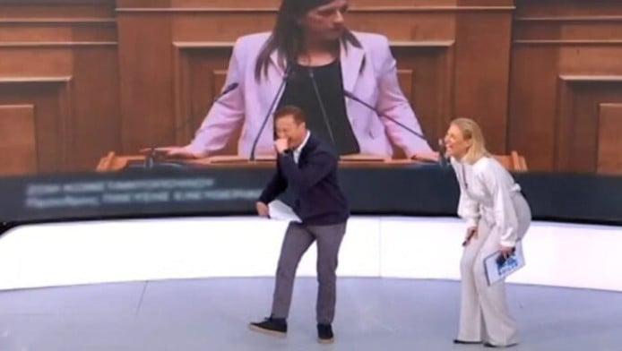 Έβαλαν τα γέλια σε εκπομπή μόλις είδαν τι έγινε στην ελληνική βουλή! (Vid)