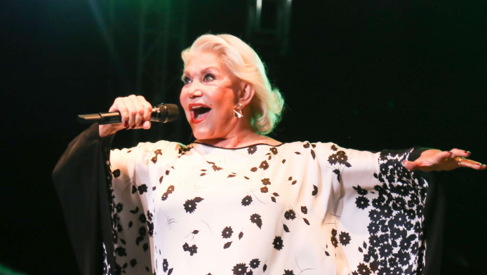 Με απέραντο σεβασμό! Η ελληνική σόουμπιζ αποχαιρετά τη Μαρινέλλα