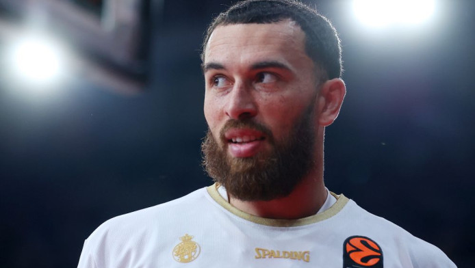 "Ψήνεται" τεράστια έκπληξη με τον Μάικ Τζέιμς!