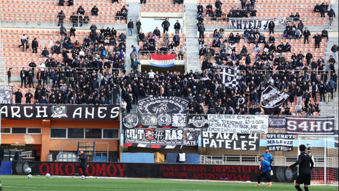 "Υπόκλιση" στον κόσμο του ΟΦΗ - Πανό για τον δολοφονημένο φίλο του ΠΑΟΚ