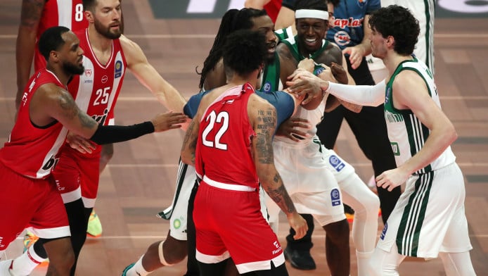 Τα τρίποντα Ολυμπιακού, η αντεπίθεση του ΠΑΟ και το... ξύλο στο ΟΑΚΑ (Hls)