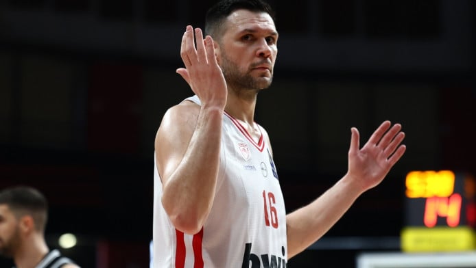 Παπανικολάου: "Δεν μένουν πολλά χρόνια, κοιτάω να το απολαμβάνω" (ΒΙΝΤΕΟ)