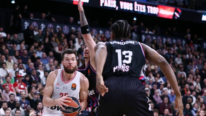 "Μαρτύρησε" ο Πίτερς! Τί συνέβη στα αποδυτήρια στο Παρίσι; (ΒΙΝΤΕΟ)