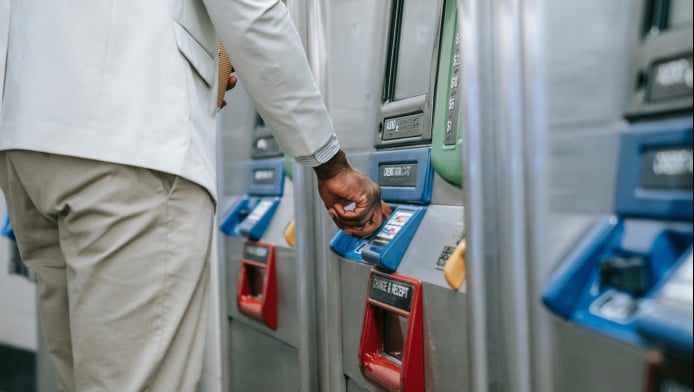 Άσχημα τα νέα: Τέλος οι δωρεάν τραπεζικοί λογαριασμοί