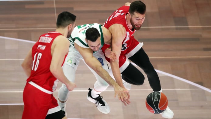 "Έσκισε" - "Άριστα 100"! Πρωταθλητής και ΦΩΣ για τη νίκη του Ολυμπιακού!