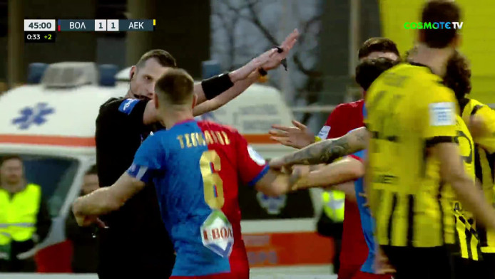 Πέναλτι για ΑΕΚ, το πήρε πίσω με VAR - Αποβολή Νίκολιτς! (vid)