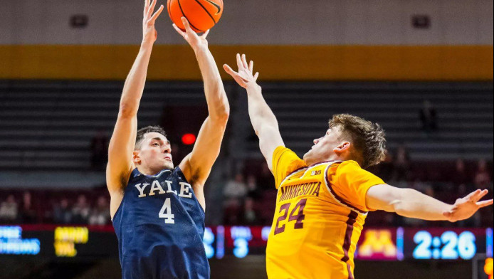 Ντάλας... Πουλακίδας: Στο πλευρό του Καϊρί Ίρβινγκ!