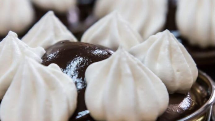 Το ζαχαροπλαστείο που κάνει το καλύτερο γλυκό της Αθήνας εδώ και 50 χρόνια