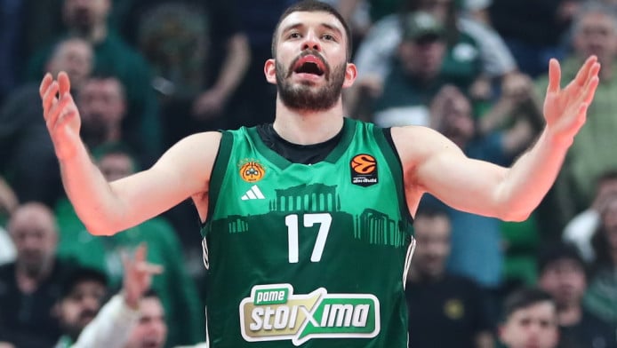 Αποκάλυψη Ρογκαβόπουλου για το τι του είπε ο Χέιζ-Ντέιβις την ώρα του ματς!