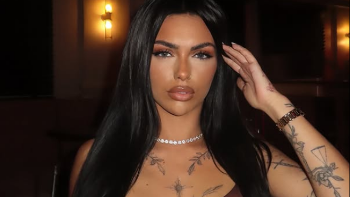 Ξεσαλώνει μετά το διαζύγιο: Ποδοσφαιριστής με μοντέλο 14 χρόνια μικρότερη!