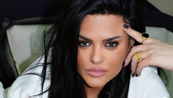 Η Δήμητρα Κατσαφάδου στην πιο αποκαλυπτική φωτογράφιση της ζωής της! (ΦΩΤΟ)