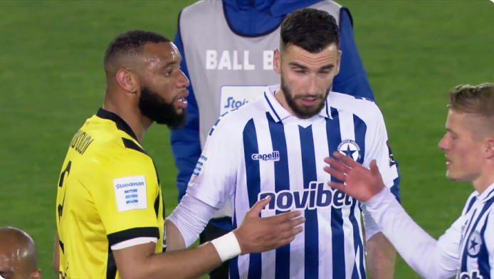 Ένταση μεταξύ των παικτών μετά το Ατρόμητος - ΑΕΚ (ΒΙΝΤΕΟ)