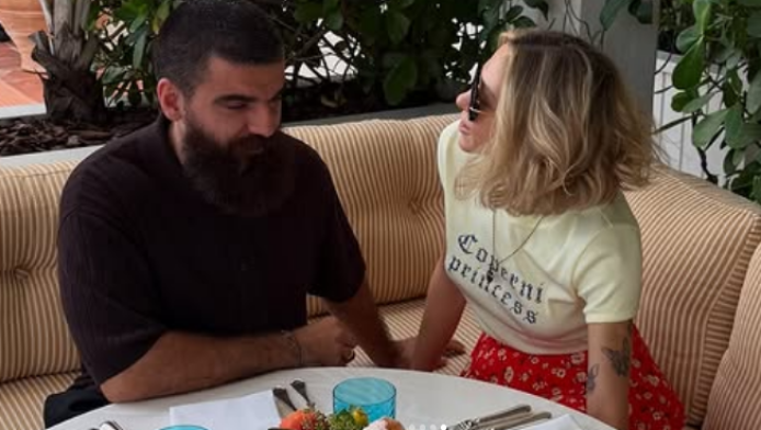 Αγνώριστη σήμερα η σύζυγος Γιώργου Σαββίδη - Πάντα δίπλα στον ΠΑΟΚ (ΦΩΤΟ)