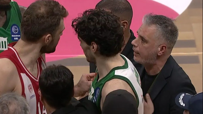 Ένταση και με Βεζένκοφ στο ΟΑΚΑ