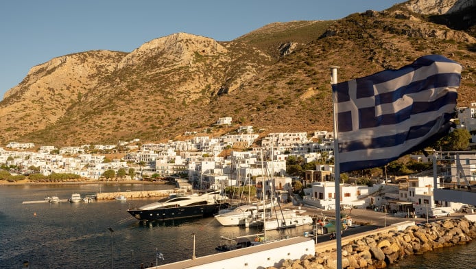 Το νησί της Ελλάδας που έρχονται τουρίστες από την άκρη του κόσμου!