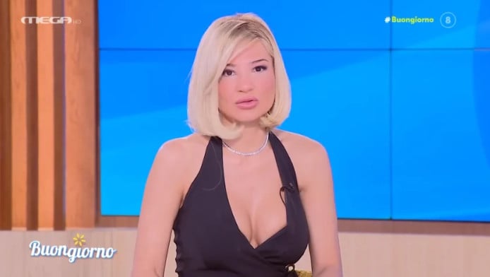 Η Φαίη Σκορδά πιο “αποκαλυπτική” από ποτέ στην κρεβατοκάμαρά της (Vid)