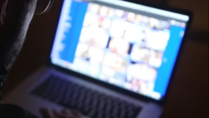 Φρίκη: Ο 83χρονος γιατρός είχε φωτογραφίες και με τα εγγόνια του γυμνά