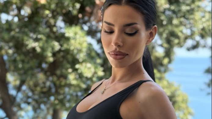 Αυτές οι ναζιάρικες πόζες της Ειρήνης Στεριανού αναστατώνουν (ΦΩΤΟ)