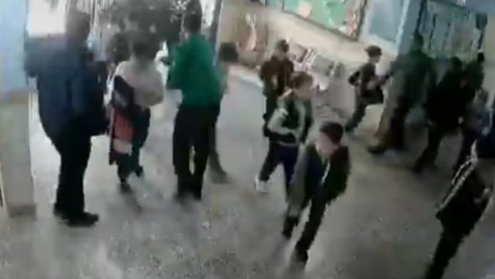 Επίθεση σε σχολείο στο Ιράν – Σπαρακτικές εικόνες
