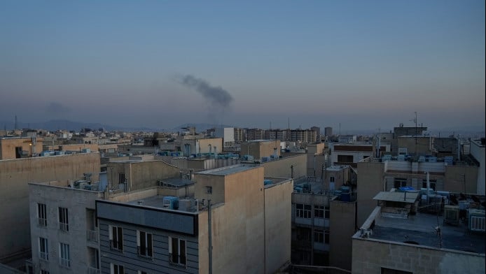 Στις φλόγες η Τεχεράνη και το Ισφαχάν - Βομβαρδίζονται ανηλεώς