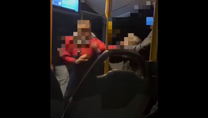 Θεσσαλονίκη: Σκηνές τρόμου σε λεωφορείο μετά από επίθεση σε νεαρή (Βίντεο) 