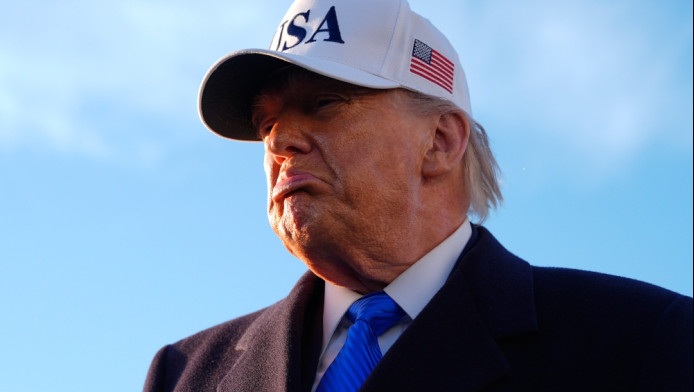 Τραμπ: "Ίσως βομβαρδίσουμε κανά δυο φορές το νησί Χαργκ για πλάκα"